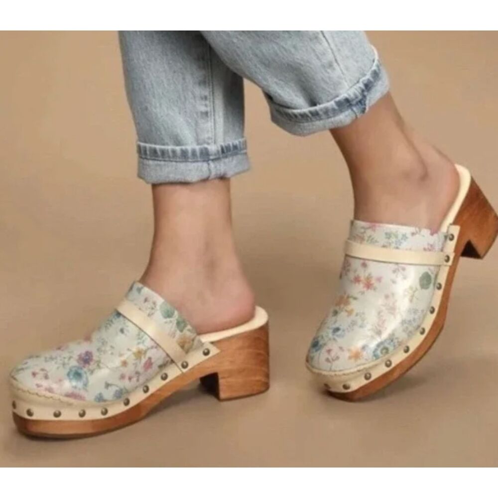 ~ Free People Boho Clogs 38 Floral Calabasas 7.5 Wood Leather Festival Hippie 8